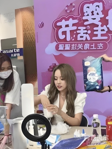 成人电影主播秀成人电影主播新风潮，展现魅力与才华的舞台