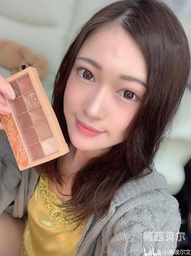 人妻秘書痴漢電車希島あ人妻秘書與電車奇遇，希島上的愛與隱秘故事