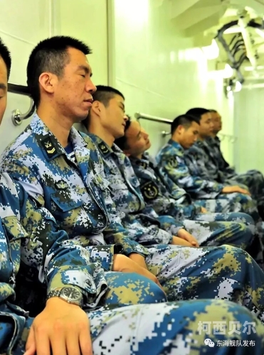 Chinese军人Gay XX呻吟中国军人Gay性行为曝光，XX的呻吟与尊严