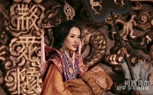 皇上与小奶娃的温馨互动，一个新闻资讯的独家故事啊～皇上小心孩子